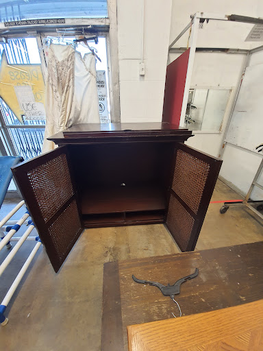 Thrift Store «Thrift Center», reviews and photos, 820 E Shields Ave, Fresno, CA 93704, USA