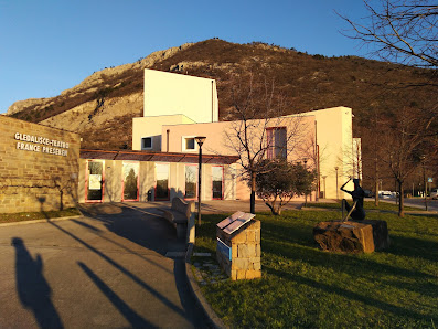 Občinsko gledališče France Prešeren, Boljunec SP11, 266, 34018 Dolina TS, Italija