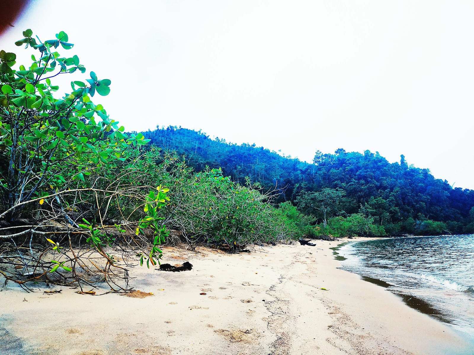 Foto van Pantai Kandap met turquoise puur water oppervlakte