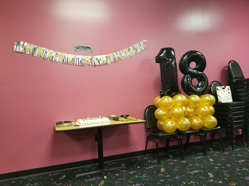 Restaurant «The Pickle Lounge & Northside Lanes», reviews and photos, 1776 Independence Pkwy, Hartford City, IN 47348, USA