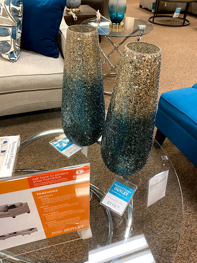 Furniture Store «Raymour & Flanigan Furniture and Mattress Store», reviews and photos, 3147 Middle Country Rd, Lake Grove, NY 11755, USA