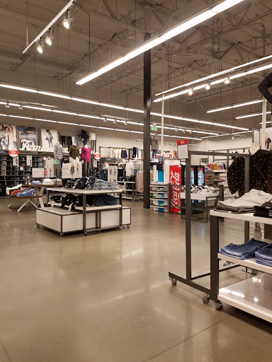 Clothing Store «Old Navy», reviews and photos, 6607 N Riverside Dr, Fresno, CA 93722, USA