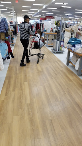 Department Store «T.J. Maxx & HomeGoods», reviews and photos, 2692 Madison Rd F, Cincinnati, OH 45208, USA