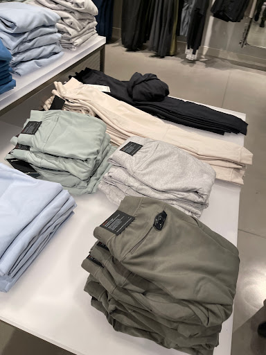 Sportswear Store «lululemon», reviews and photos, 2223 N Westshore Blvd #264, Tampa, FL 33607, USA