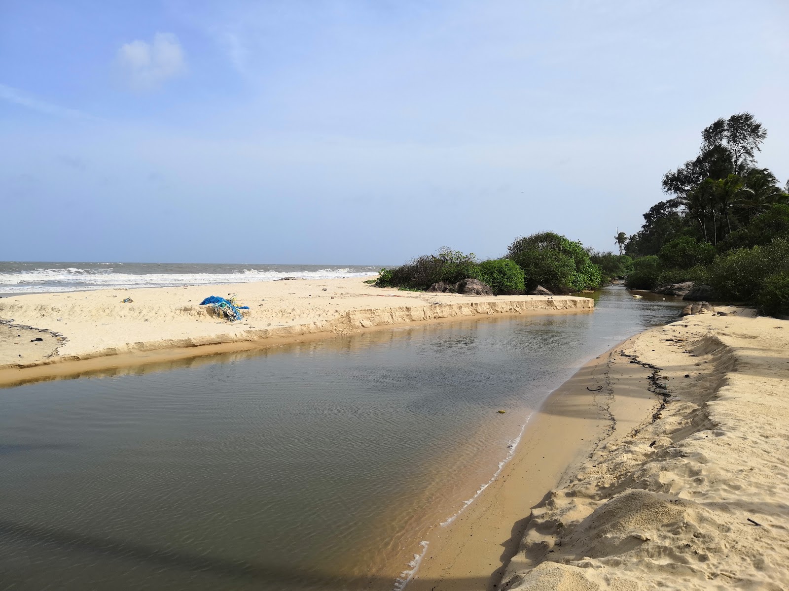 Photo de Uchila Beach et le règlement
