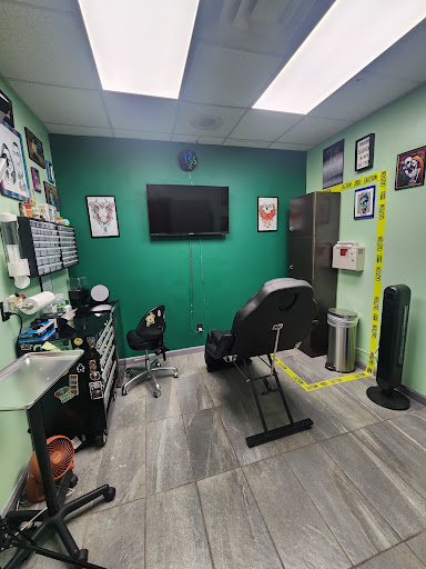 Explore easy henna tattoo ideas, creative tattoo ideas in Omaha, available at Eye Candy West Tattoo shop