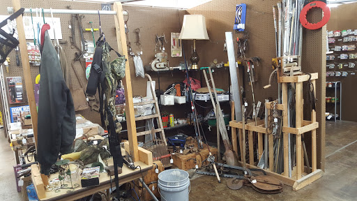 Outlet Mall «Finders Keepers Traders Outlet Mall», reviews and photos, 740-784 Chelsa Dr, Madisonville, KY 42431, USA