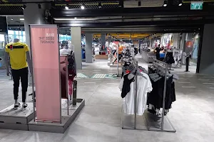 adidas outlet store image