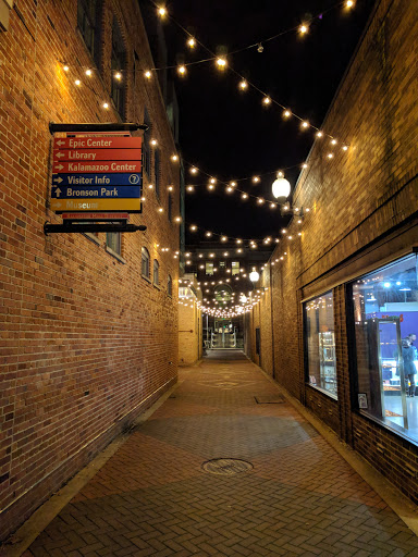 Shopping Mall «Mall Plaza», reviews and photos, 157 S Kalamazoo Mall, Kalamazoo, MI 49007, USA