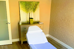 Suzanne Leaf Medical & Cosmetic Clinic image
