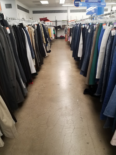 Thrift Store «7th Ave & Indian School Melrose Goodwill Retail Store & DonationC enter», reviews and photos, 725 W Indian School Rd, Phoenix, AZ 85013, USA