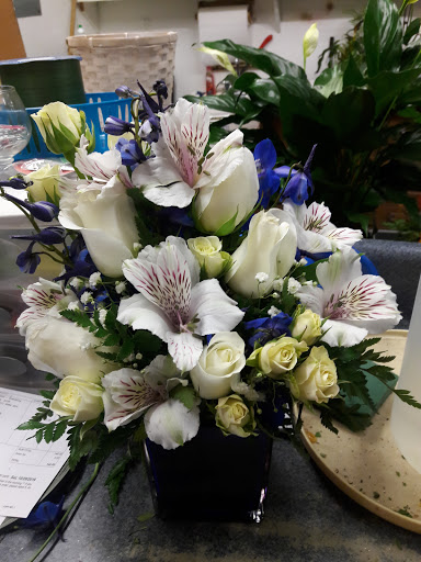 Florist «Fort Myers Flower House», reviews and photos, 3441 Fowler St, Fort Myers, FL 33901, USA