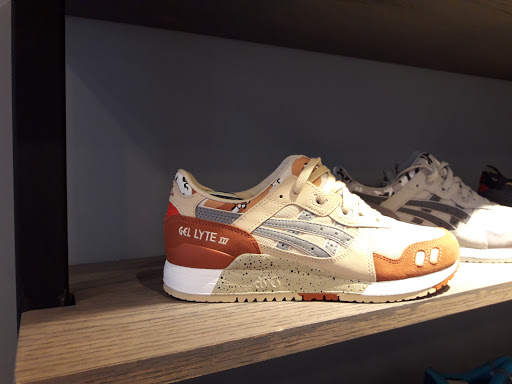 Shoe Store «Shoe Village», reviews and photos, 45-22 162nd St, Flushing, NY 11358, USA