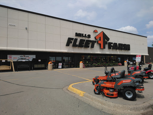 Department Store «Mills Fleet Farm», reviews and photos, 1001 Industrial St, Hudson, WI 54016, USA