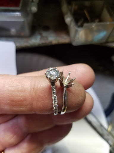 Jeweler «Marlowe Credit Jewelers», reviews and photos, 16055 Cross Bay Blvd, Jamaica, NY 11414, USA