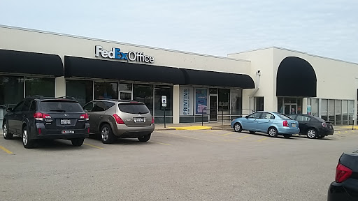 Print Shop «FedEx Office Print & Ship Center», reviews and photos, 76 W Dundee Rd, Buffalo Grove, IL 60089, USA