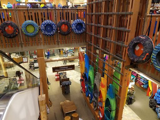 Clothing Store «L.L. Bean», reviews and photos, 6 Wayside Rd, Burlington, MA 01803, USA