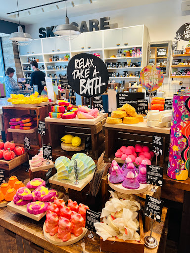 Cosmetics Store «LUSH Fresh Handmade Cosmetics», reviews and photos, 3966 Westheimer Rd, Houston, TX 77027, USA