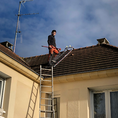 RF Rénovation Couvreur Réparation Fuite D’eau Spécialiste Dans L’Étanchéité à Cergy
