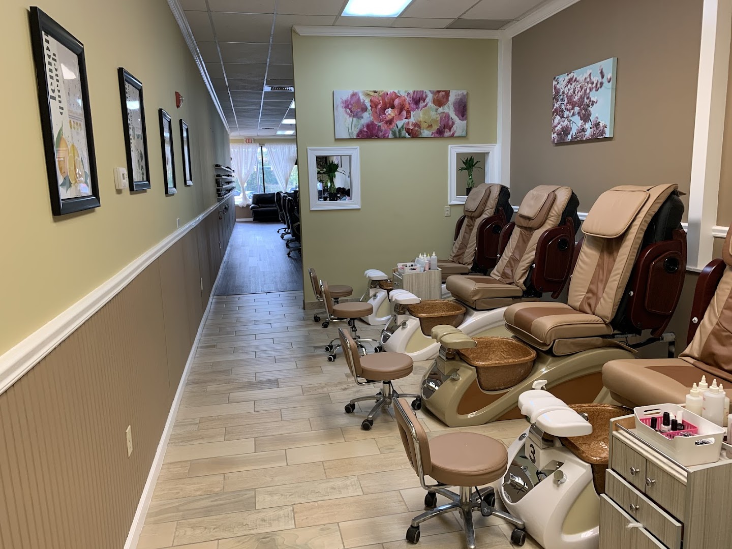Bruces Nail Lounge