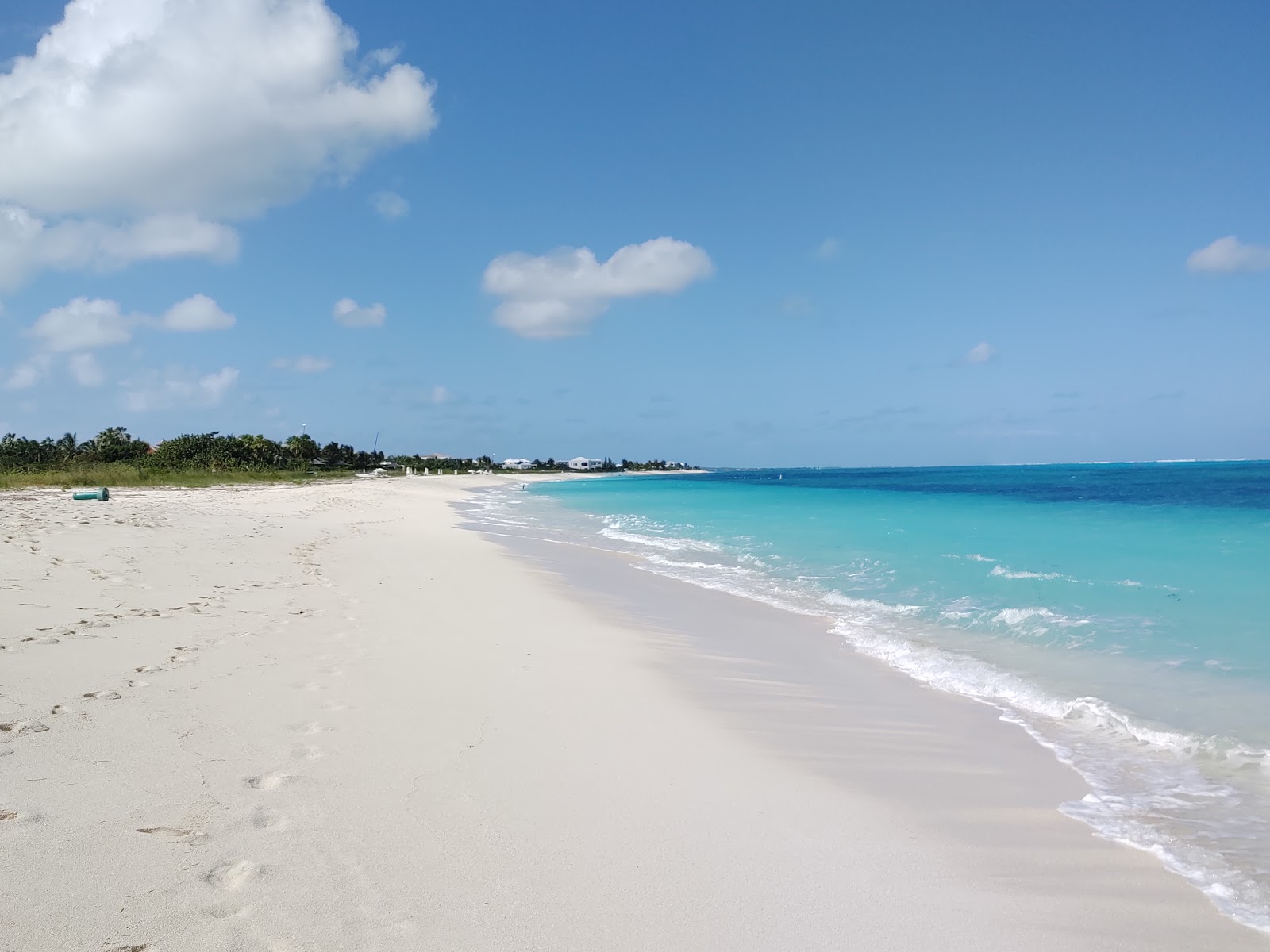 Photo de Plage de Grace Bay III avec sable fin blanc de surface