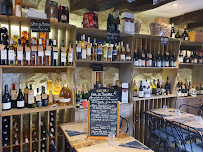Atmosphère du Restaurant français La Cave de Tourrettes à Tourrettes-sur-Loup - n°4