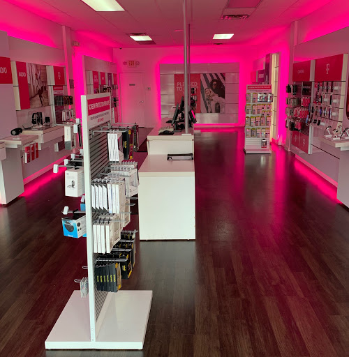Cell Phone Store «T-Mobile», reviews and photos, 3208 W Gate City Blvd c, Greensboro, NC 27407, USA