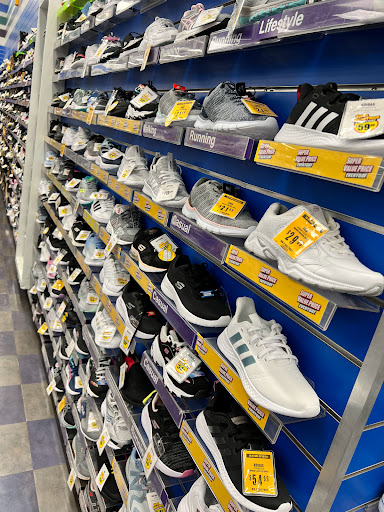 Sporting Goods Store «Big 5 Sporting Goods - Bakersfield», reviews and photos, 3203 Mall View Rd, Bakersfield, CA 93306, USA