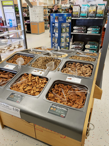 Pet Supply Store «Petco Animal Supplies», reviews and photos, 220 Maine Mall Rd, South Portland, ME 04106, USA