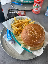 Plats et boissons du Restaurant de hamburgers La Pause Américaine à Saint-Seurin-sur-l'Isle - n°3