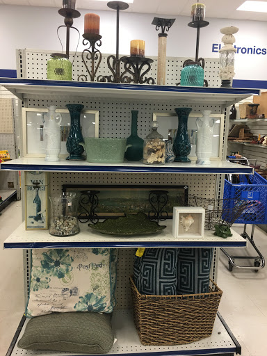 Thrift Store «Goodwill Princess Anne Retail Store», reviews and photos, 1949 Lynnhaven Pkwy, Virginia Beach, VA 23453, USA