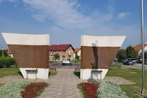 Monument to victims of Ovcara image