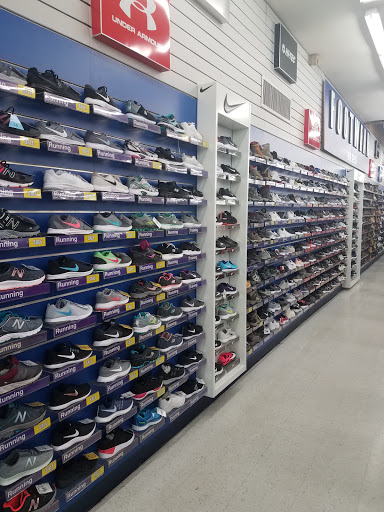 Sporting Goods Store «Big 5 Sporting Goods», reviews and photos, 2801 W Nob Hill Blvd, Yakima, WA 98902, USA