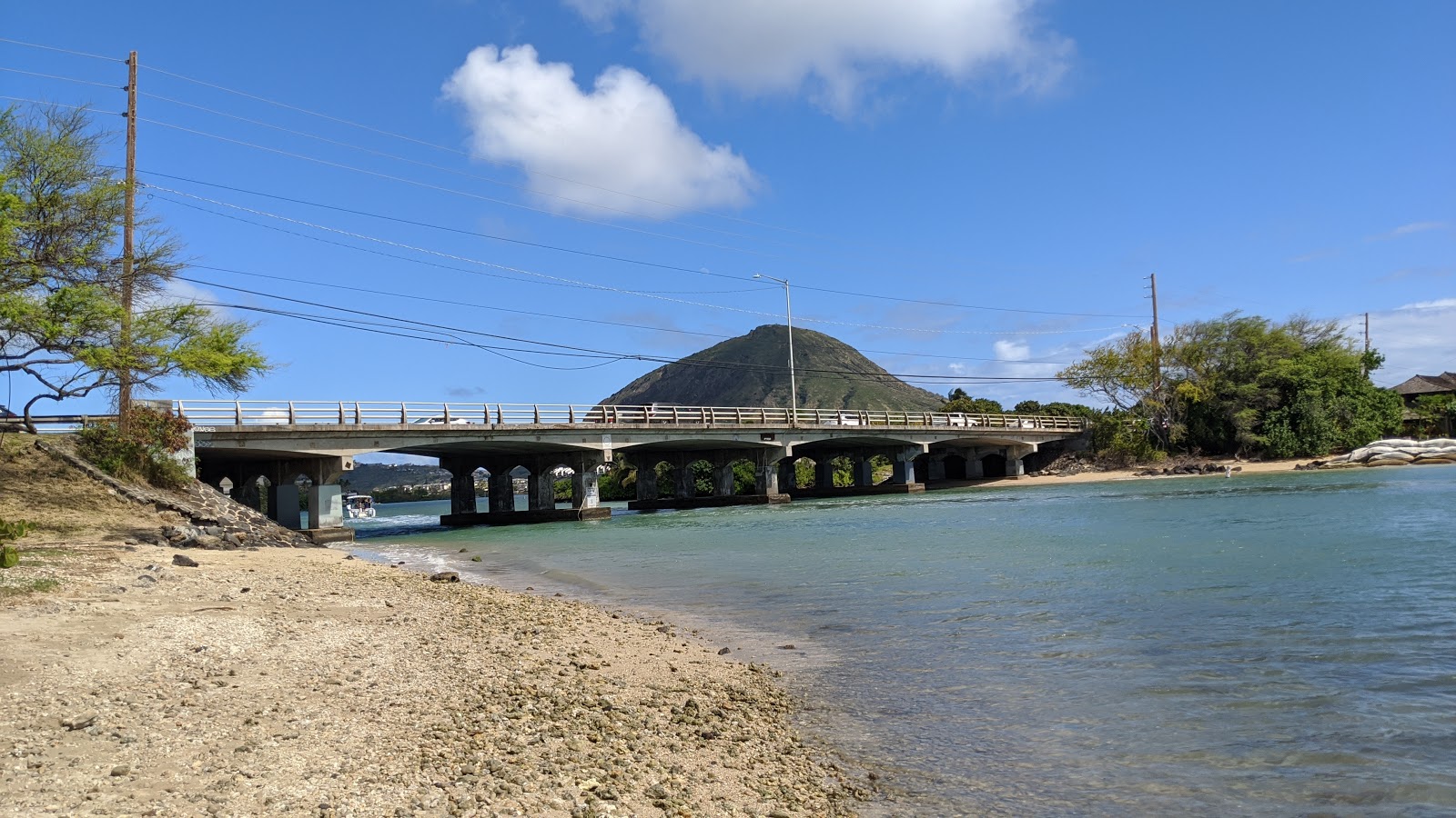 Foto von Maunalua Bay Beach mit geräumige küstenlinie
