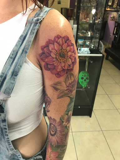 Explore gap filling tattoo ideas, creative tattoo ideas in Saint Petersburg, available at Buku Tattoo Studio