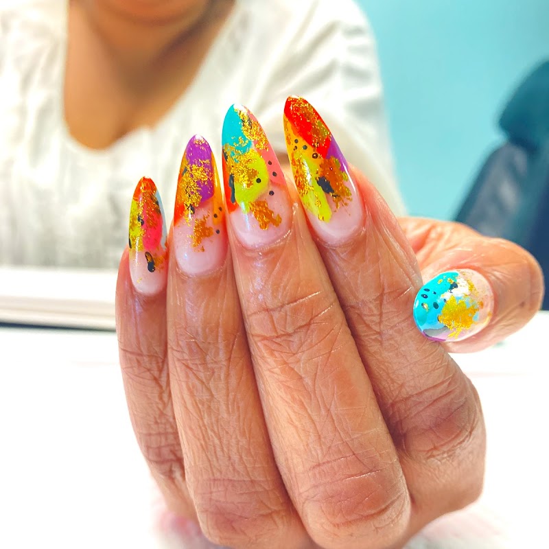 Digits And Spikes Nail Studio