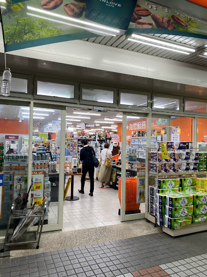 家樂福超市 台北光復店 photo