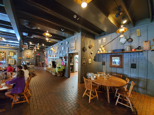 American Restaurant «Cracker Barrel Old Country Store», reviews and photos, 11701 University Ave, Clive, IA 50325, USA