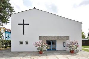 Evangelisch-Lutherische Pauluskirche Traunreut image