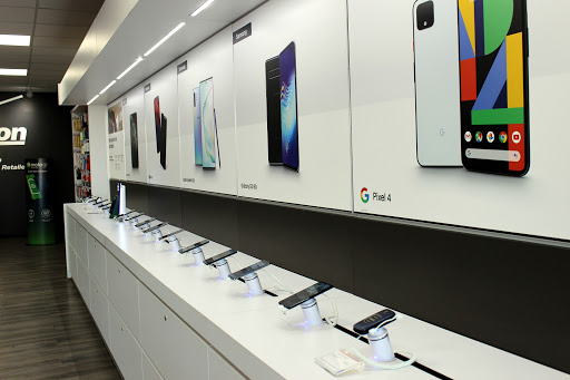 Cell Phone Store «Verizon Wireless Halifax MA», reviews and photos, 300 Plymouth St, Halifax, MA 02338, USA