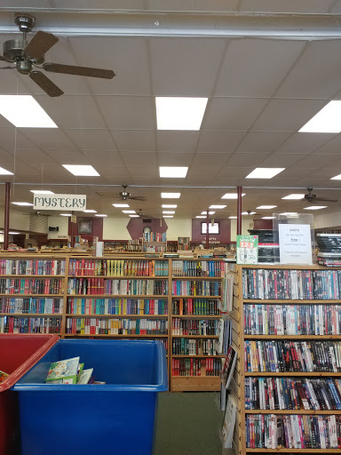 Used Book Store «Book-A-Holic Inc», reviews and photos, 924 S Oliver St, Wichita, KS 67218, USA