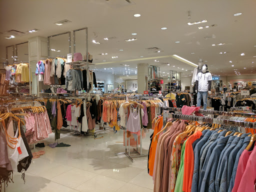 Clothing Store «Forever 21», reviews and photos, 5065 Main St, Trumbull, CT 06611, USA