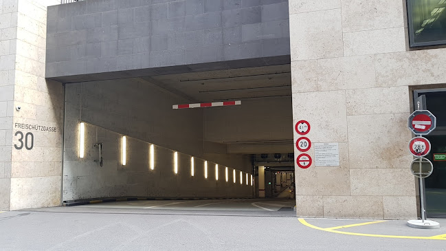 Kommentare und Rezensionen über Parking Europaallee-Passage