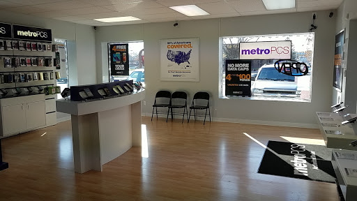 Cell Phone Store «MetroPCS Authorized Dealer», reviews and photos, 2823 London Rd #7, Eau Claire, WI 54701, USA