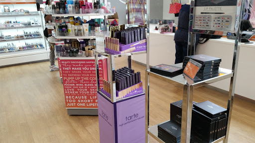 Shopping Mall «Mount Pleasant Towne Centre», reviews and photos, 1218 Belk Dr, Mt Pleasant, SC 29464, USA