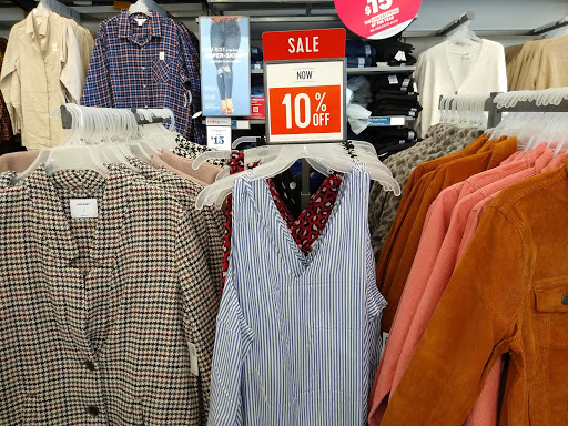 Clothing Store «Old Navy», reviews and photos, 4300 Towne Center Dr, Louisville, KY 40241, USA