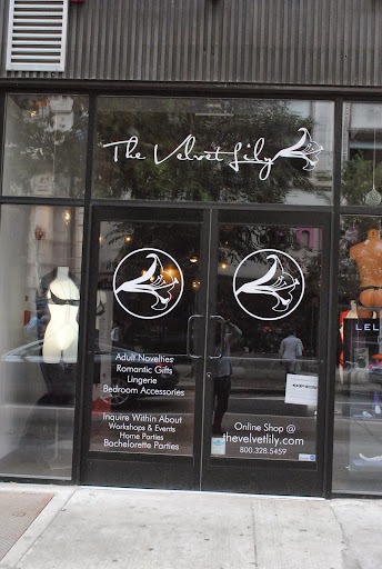 The Velvet Lily, 1204 Chestnut St, Philadelphia, PA 19107, USA, 
