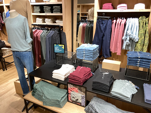 Clothing Store «J.Crew», reviews and photos, 3423 N Southport Ave, Chicago, IL 60657, USA