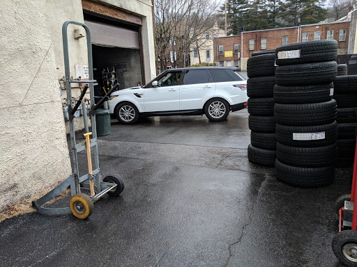Tire Shop «Interstate Tire Discount Center», reviews and photos, 18 Cockeysville Rd, Cockeysville, MD 21030, USA