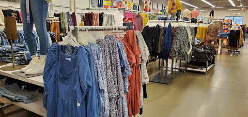 Clothing Store «Old Navy», reviews and photos, 19401 Alderwood Mall Pkwy, Lynnwood, WA 98036, USA